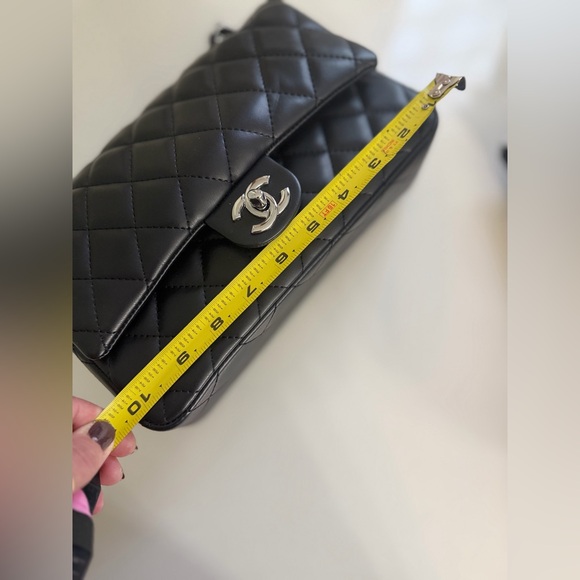 Chic Black Quilted Shoulder Bag with Silver Chain NWOT - Picture 10 of 11